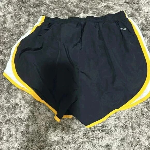 Nike Hawkeyes size medium athletic shorts women’s - Picture 2 of 4